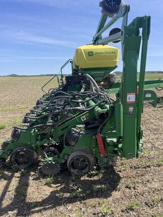Image of John Deere 1795 equipment image 2