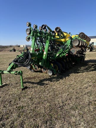 2023 John Deere 1795 Equipment Image0