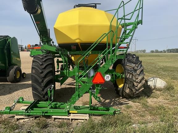 Image of John Deere 1910 Primary image