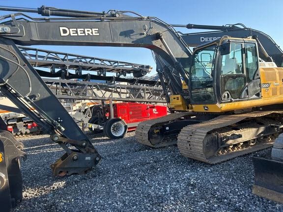 2023 John Deere 200G Equipment Image0