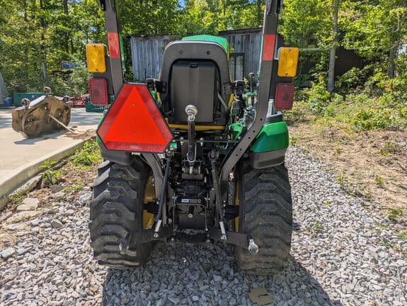 Image of John Deere 2025R equipment image 2