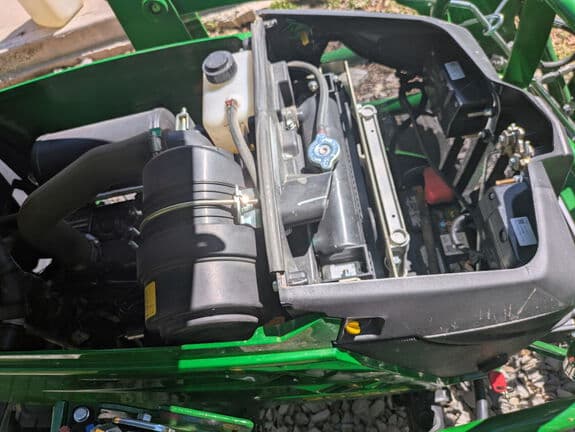 Image of John Deere 2025R equipment image 4