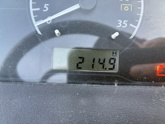 Image of John Deere 2025R equipment image 4