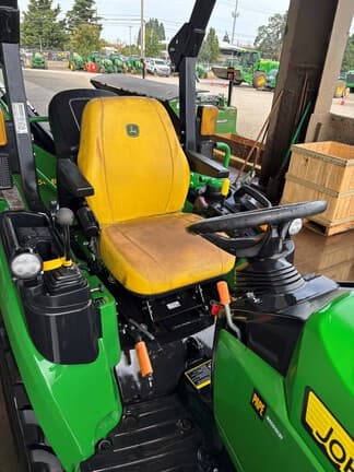 Image of John Deere 2025R equipment image 4