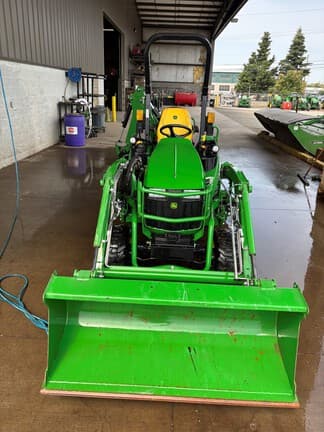 Image of John Deere 2025R equipment image 3