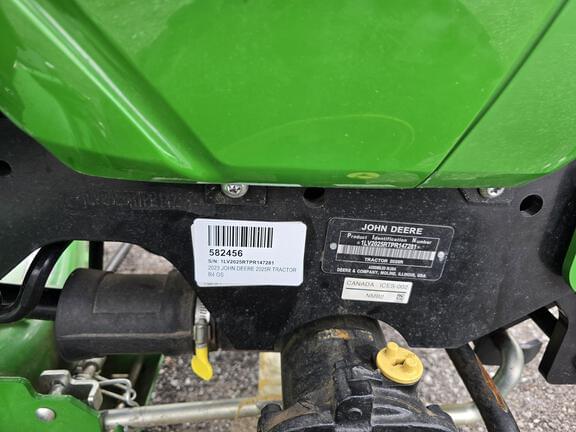 Image of John Deere 2025R equipment image 2