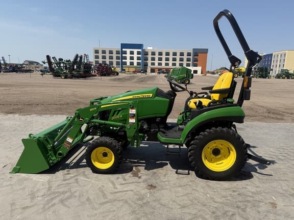 Image of John Deere 2025R equipment image 4