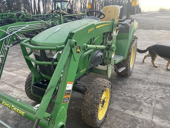 Image of John Deere 2032R equipment image 2
