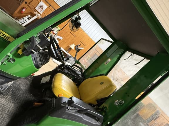 Image of John Deere 2032R equipment image 4