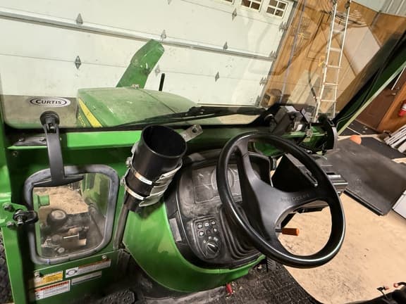 Image of John Deere 2032R equipment image 3