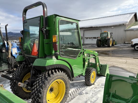 Image of John Deere 2032R equipment image 3