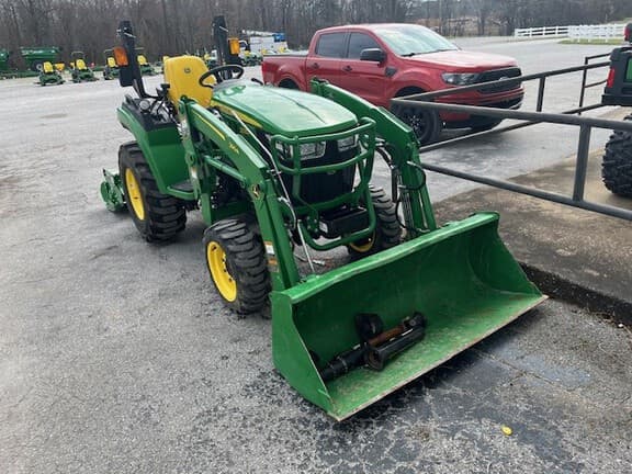Image of John Deere 2032R equipment image 3
