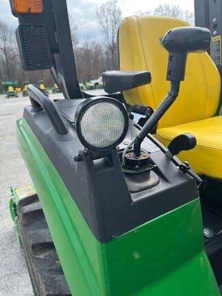 Image of John Deere 2032R equipment image 4