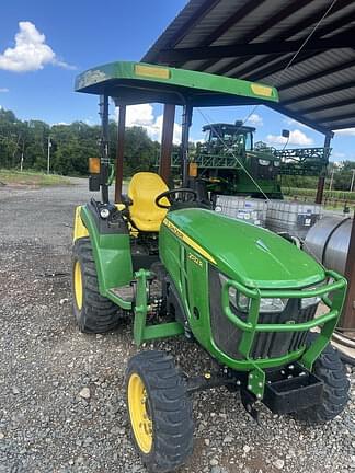 Image of John Deere 2032R equipment image 4