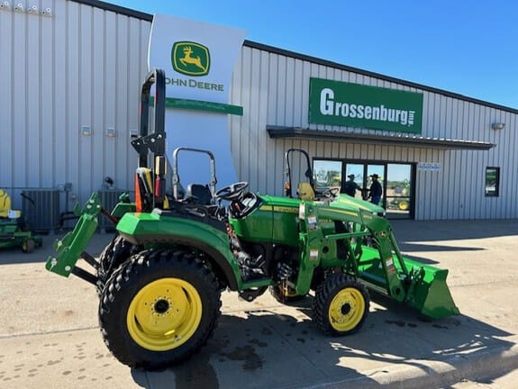 2023 John Deere 2032R Equipment Image0