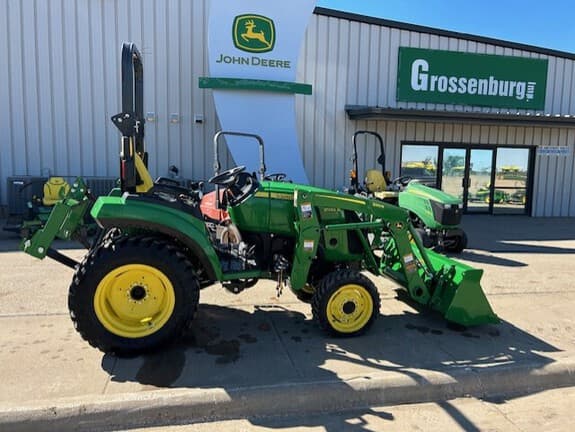 Image of John Deere 2032R equipment image 1