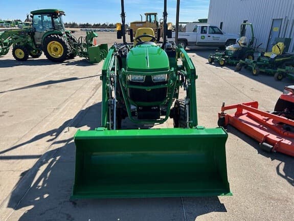 Image of John Deere 2032R equipment image 2