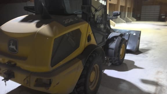 Image of John Deere 204G equipment image 4