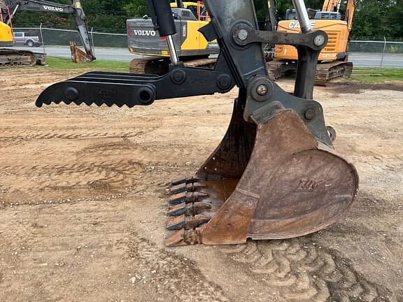 Image of John Deere 210G LC equipment image 4