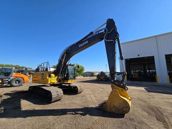 Image of John Deere 210P equipment image 2