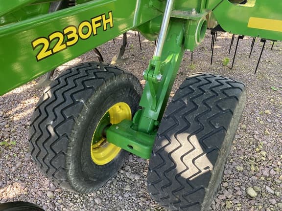 Image of John Deere 2230FH equipment image 3