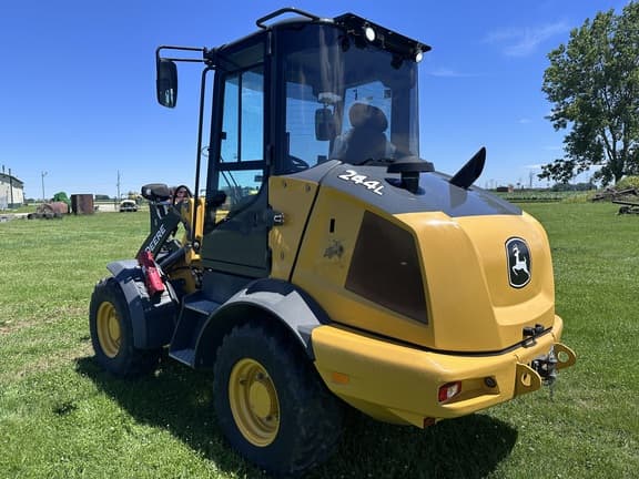 Image of John Deere 244L equipment image 4