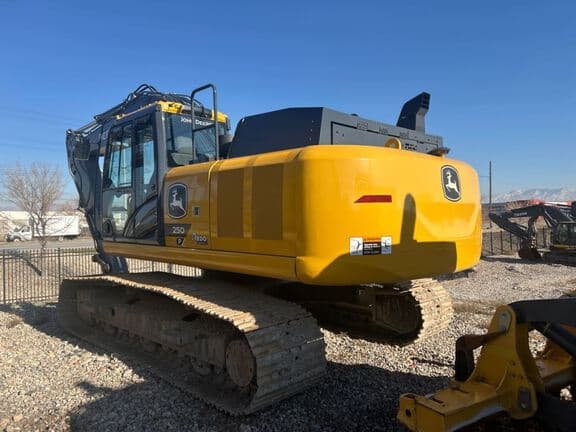Image of John Deere 250P equipment image 2