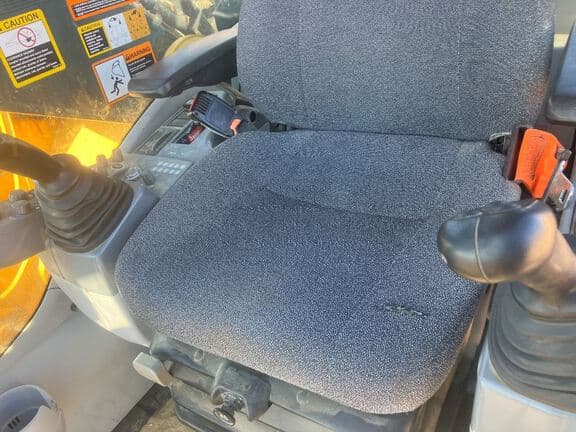 Image of John Deere 250P equipment image 3
