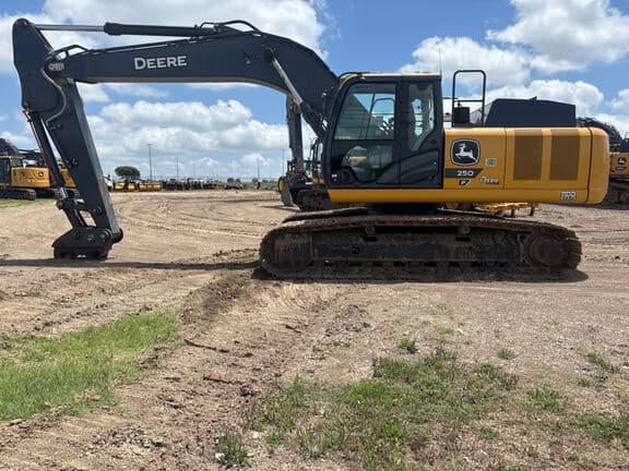 Image of John Deere 250P equipment image 1