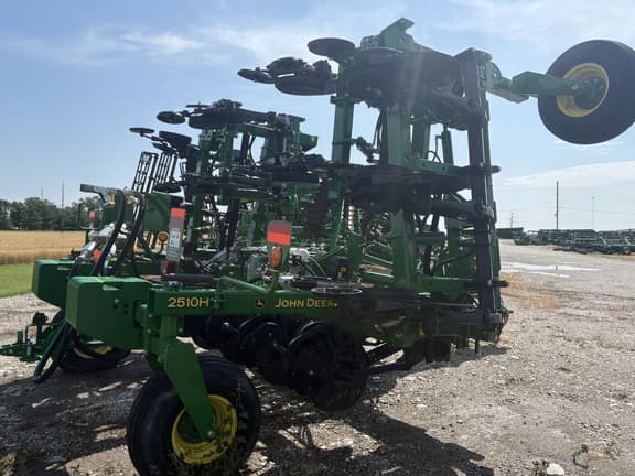 Image of John Deere 2510H equipment image 4