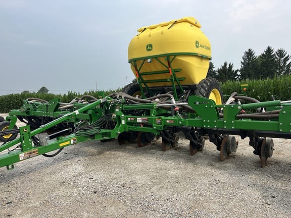 2023 John Deere 2510H Equipment Image0