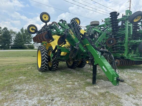 2023 John Deere 2530L Equipment Image0