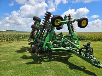 Image of John Deere 2660VT equipment image 1