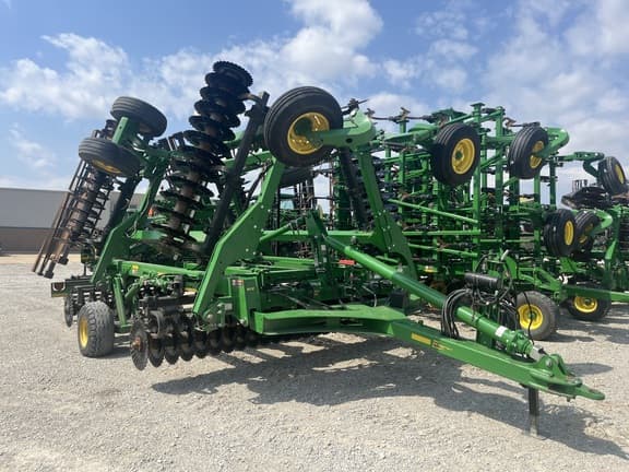 Image of John Deere 2660VT equipment image 1
