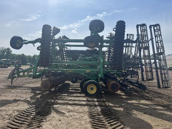 Image of John Deere 2660VT equipment image 4