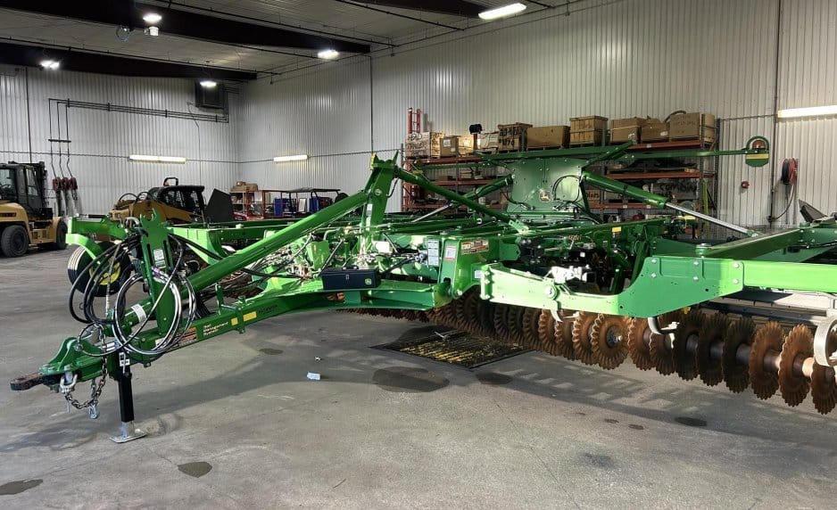 2023 John Deere 2660VT Equipment Image0