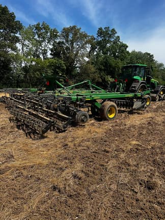Image of John Deere 2660VT equipment image 4