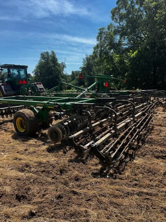 Image of John Deere 2660VT equipment image 2