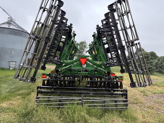 Image of John Deere 2660VT equipment image 3