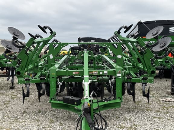 Image of John Deere 2730 equipment image 3