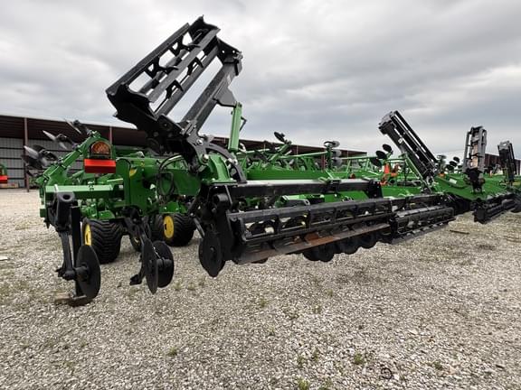 Image of John Deere 2730 equipment image 3