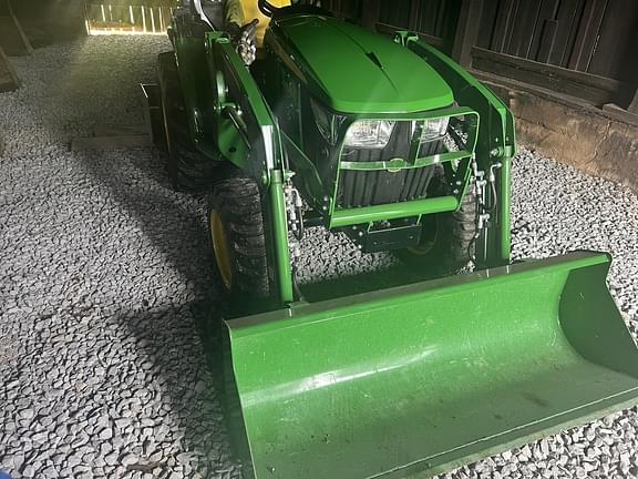 Image of John Deere 3025E equipment image 4