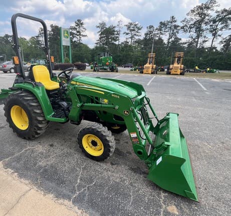 Image of John Deere 3025E equipment image 4