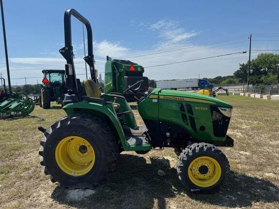 Image of John Deere 3032E equipment image 2