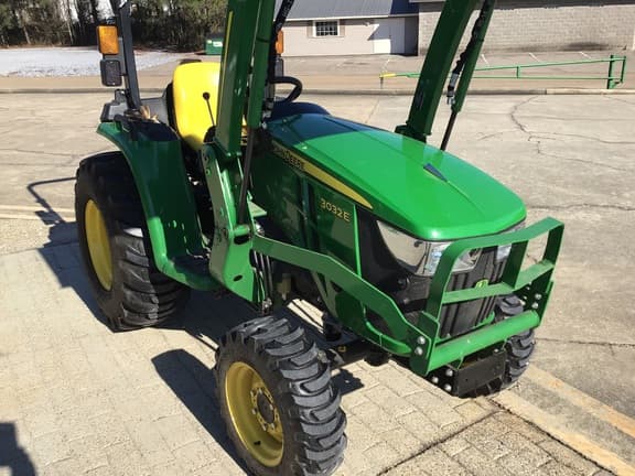 Image of John Deere 3032E equipment image 2