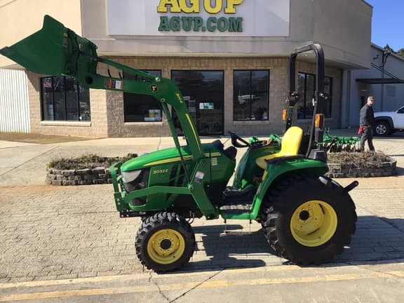 Image of John Deere 3032E equipment image 3