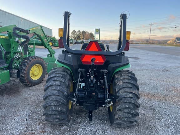 Image of John Deere 3032E equipment image 4