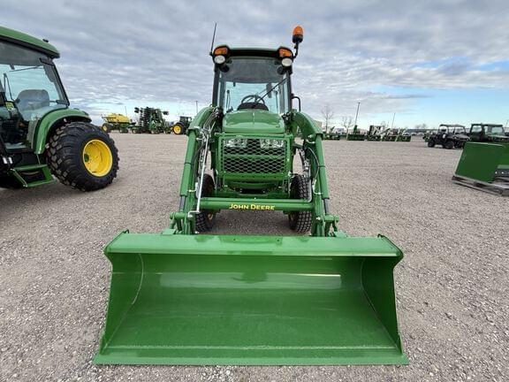 Image of John Deere 3033R equipment image 2