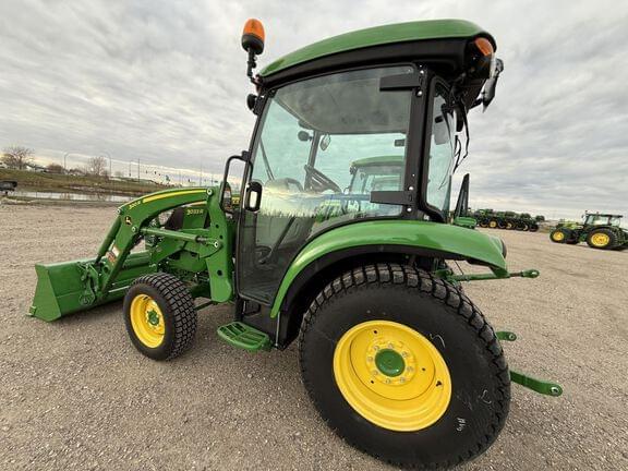 Image of John Deere 3033R equipment image 4