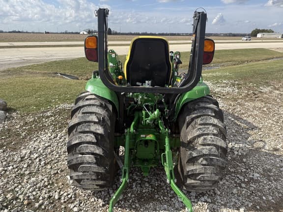 Image of John Deere 3033R equipment image 4